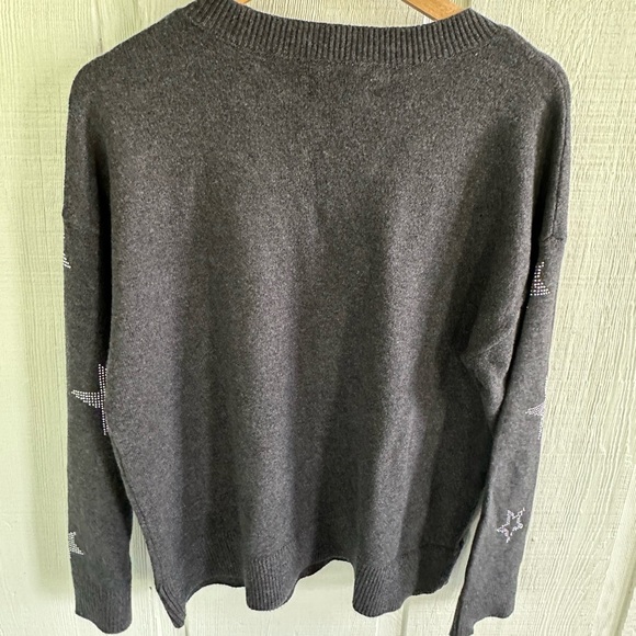 Loft Charcoal Gray Star Print V-Neck Sweater – Cozy & Cute! - Picture 4 of 4